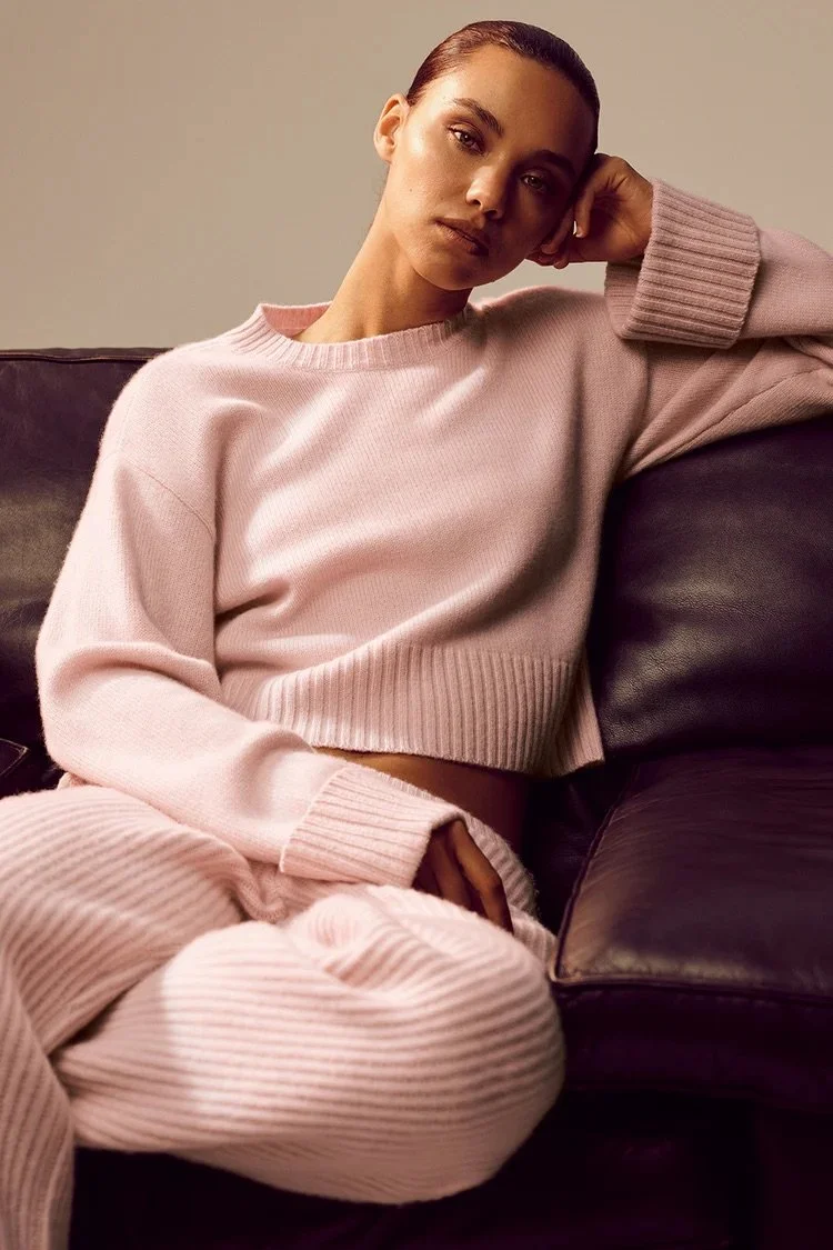 alo yoga 新品　新作　ピンク　トップス　L The Hot Pink Fashion Trend À La ALO | ALO